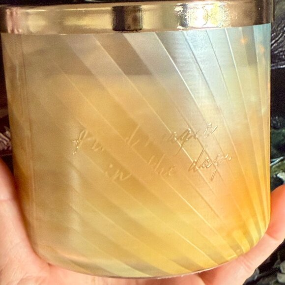 NEW VANILLA CLOUD 3-Wick Glowing Luminary14.5 oz Candle Bath & Body Works - Picture 4 of 4